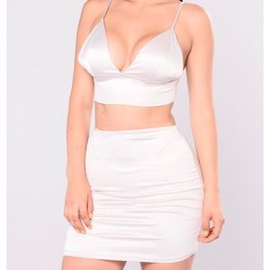 Amati satin set in light pastel pink